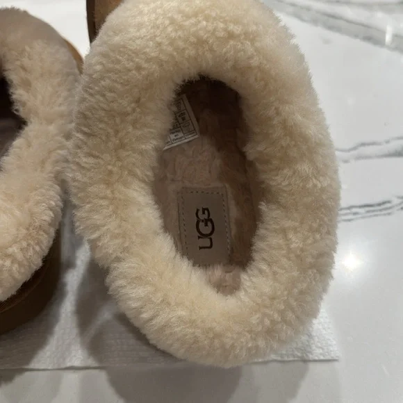 UGG Kids Moraene Slipper in Chestnut Size 4